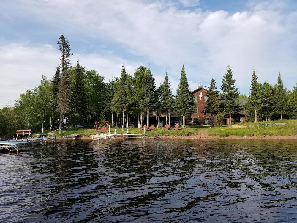 Skyport Lodge photo 2