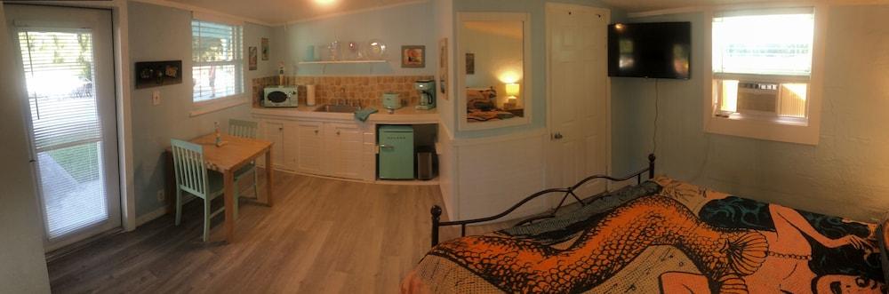 Neptune's Grotto Waterfront Retreat photo 32