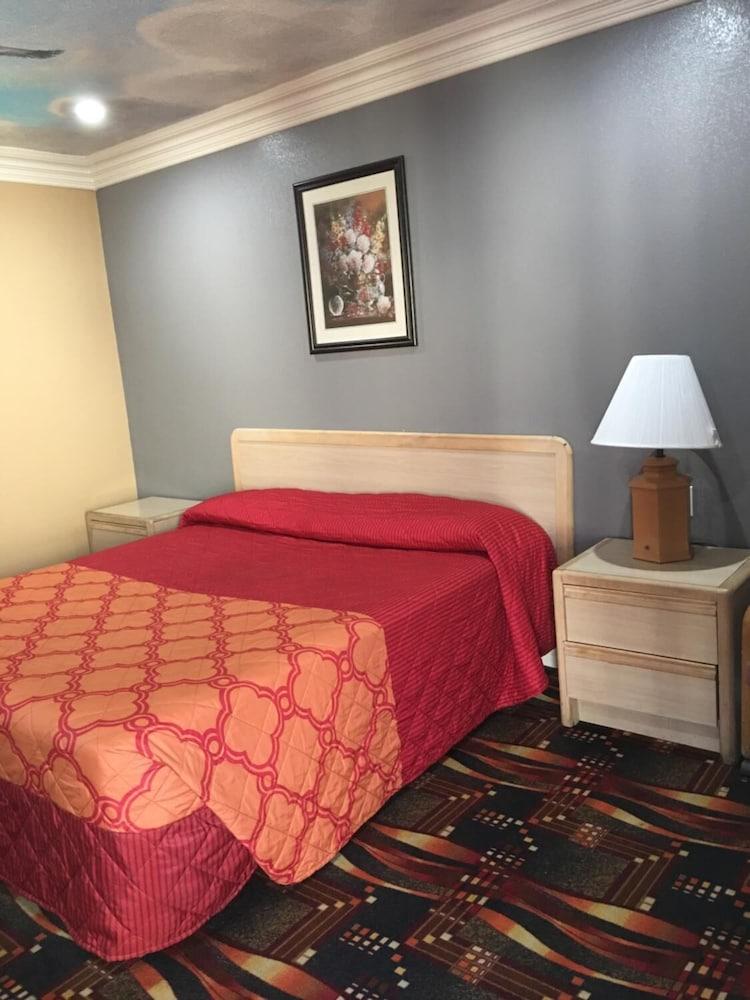Budget Inn photo 13