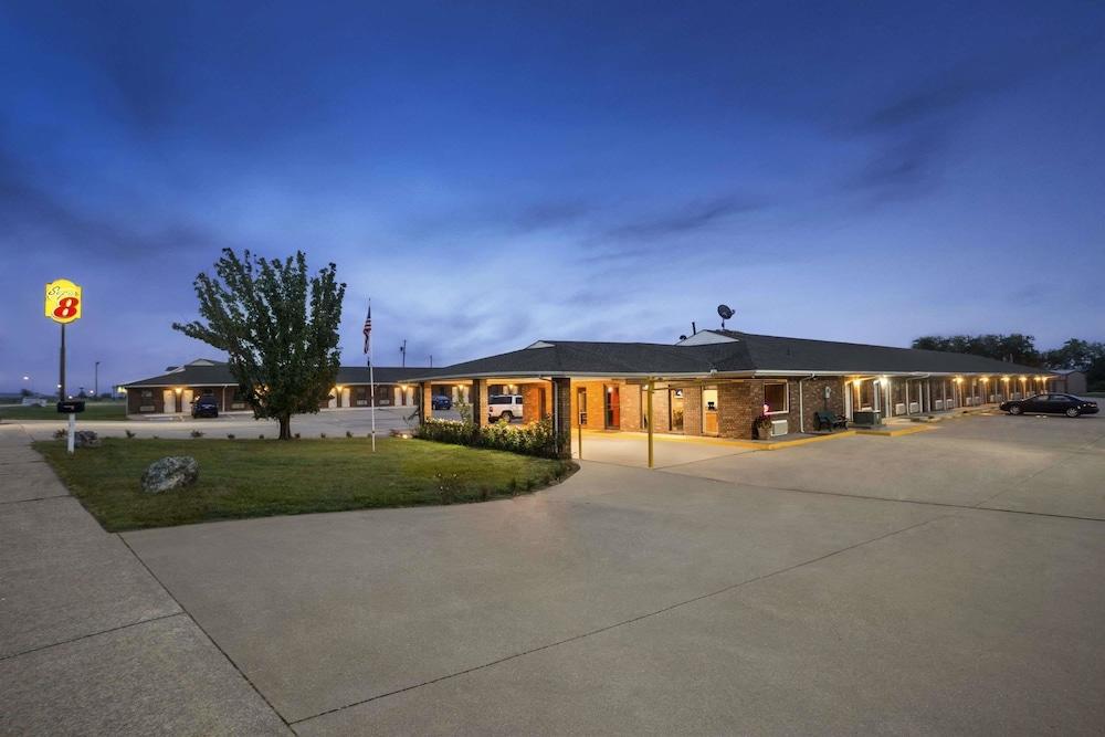 Super 8 by Wyndham Henryetta — hotel in Henryetta