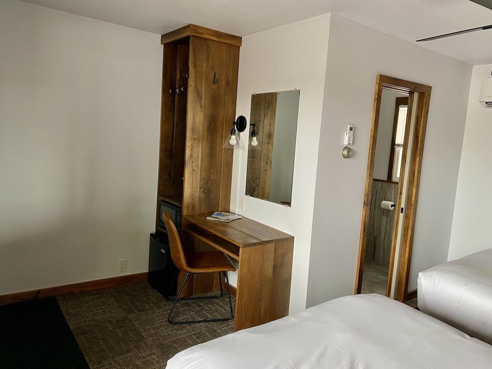 Aqua Aire Inn & Suites photo 39