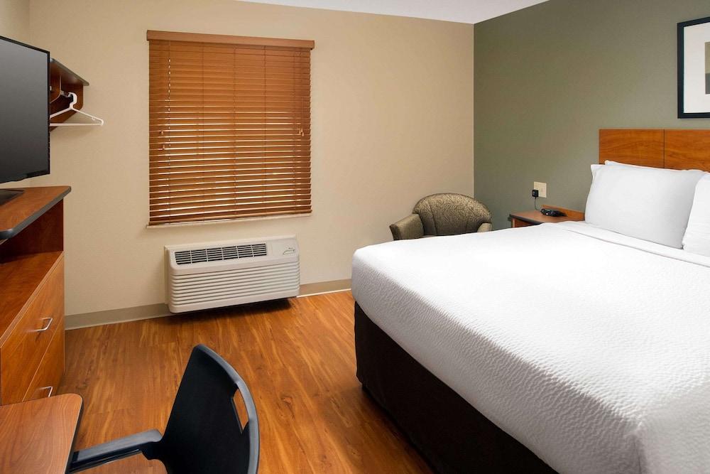 WoodSpring Suites Chicago Romeoville photo 8