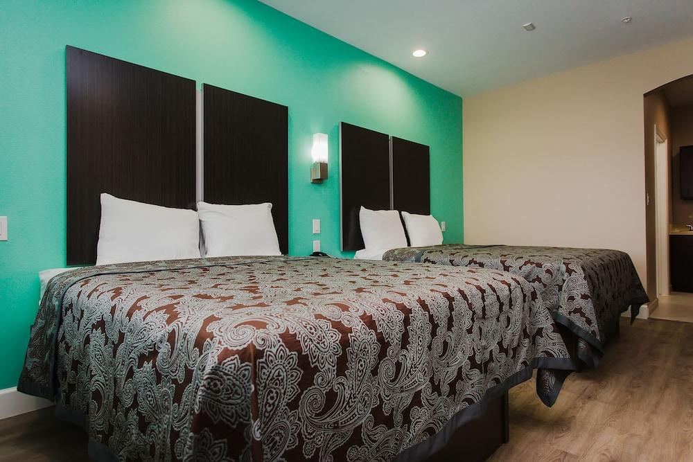 Palace Inn and Suites - Willowbrook Mall photo 17