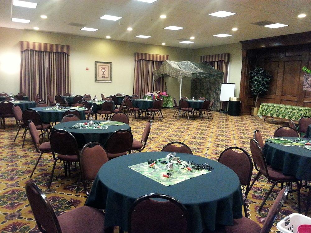 Ashmore Inn and Suites photo 36