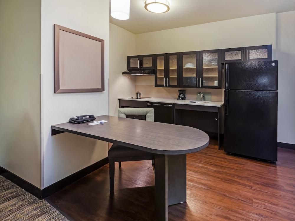 Candlewood Suites Lenexa - Overland Park Area by IHG photo 32