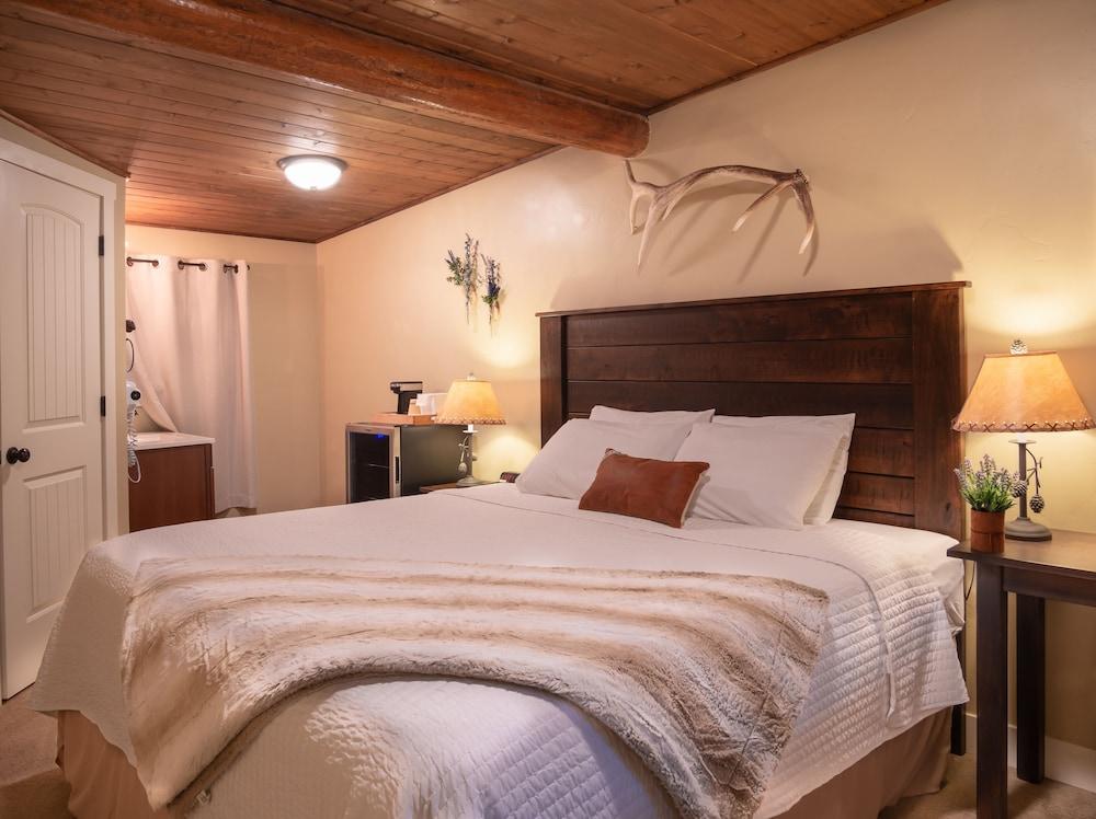 Elkhorn Cabins And Inn photo 16