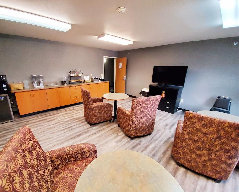 Americas Best Value Inn & Suites Racine photo 37