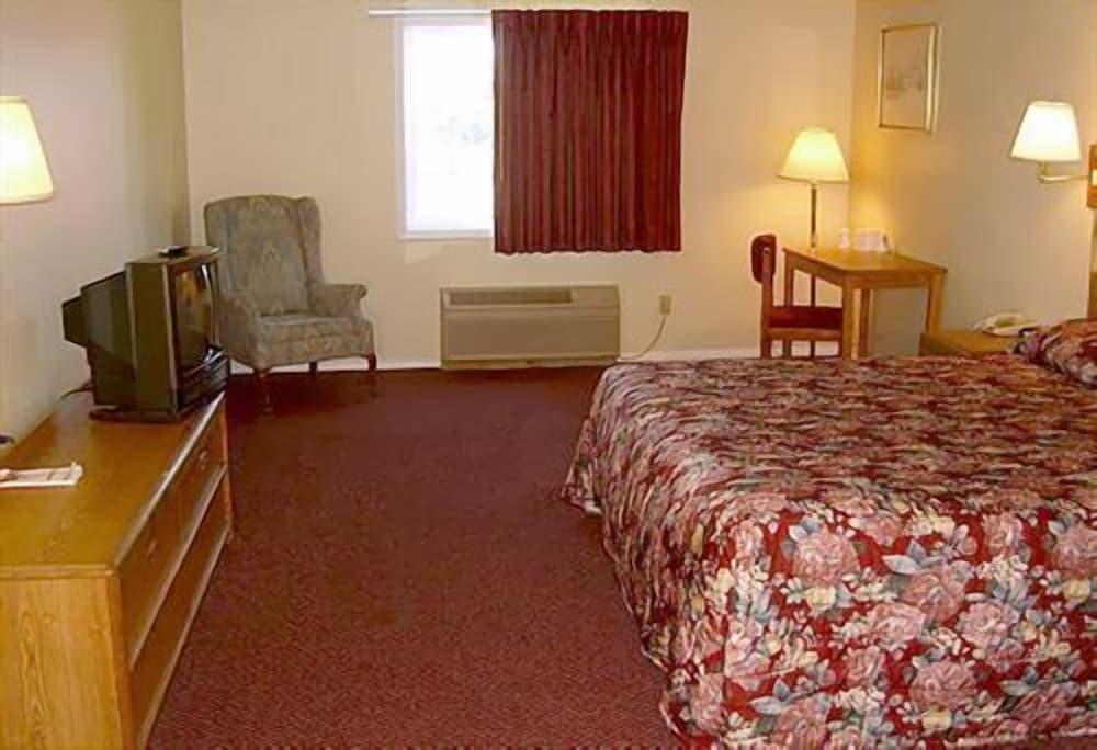 Travelers Inn photo 12