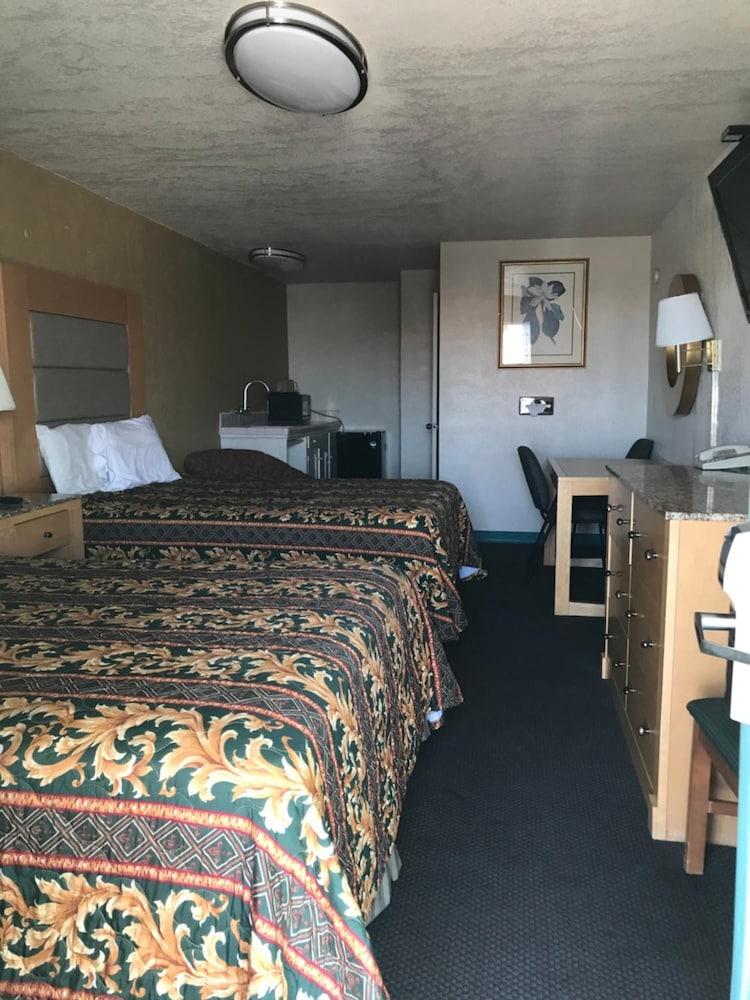 Budget Inn photo 6