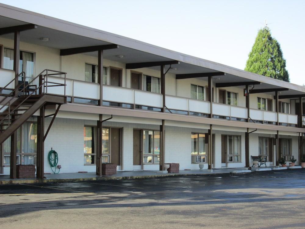 Town House Motel Inc photo 42