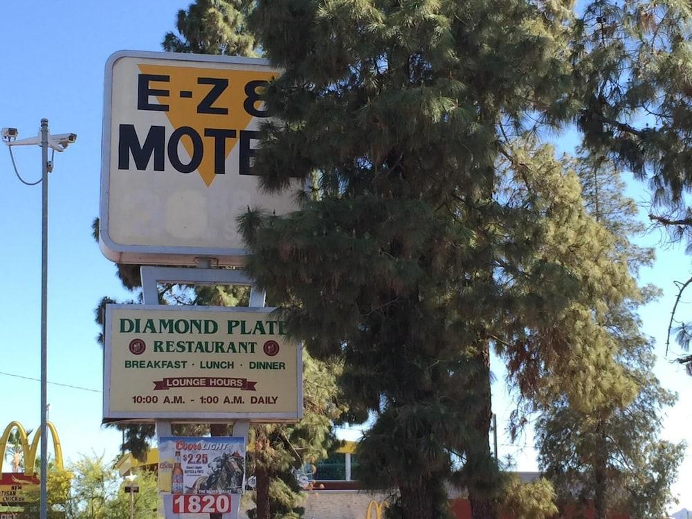 E-Z 8 Motel Phoenix Airporter photo 35