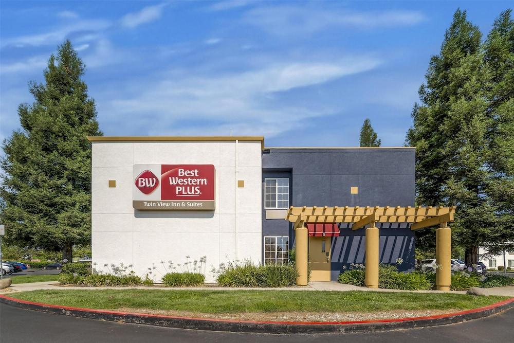 Best Western Plus Twin View Inn & Suites photo 50