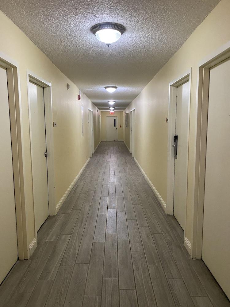 Days Inn by Wyndham Dothan photo 18