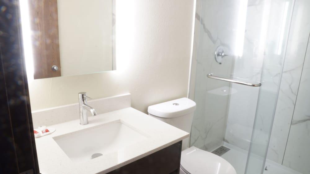 Quality Inn Elkhart photo 12