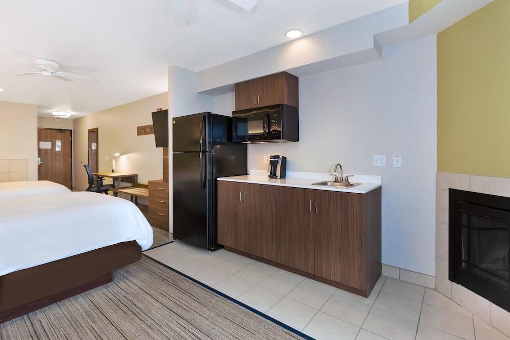Holiday Inn Express & Suites Petoskey by IHG photo 17