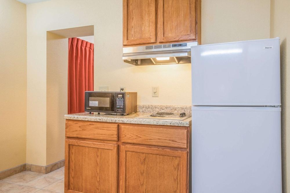 Rodeway Inn & Suites photo 35