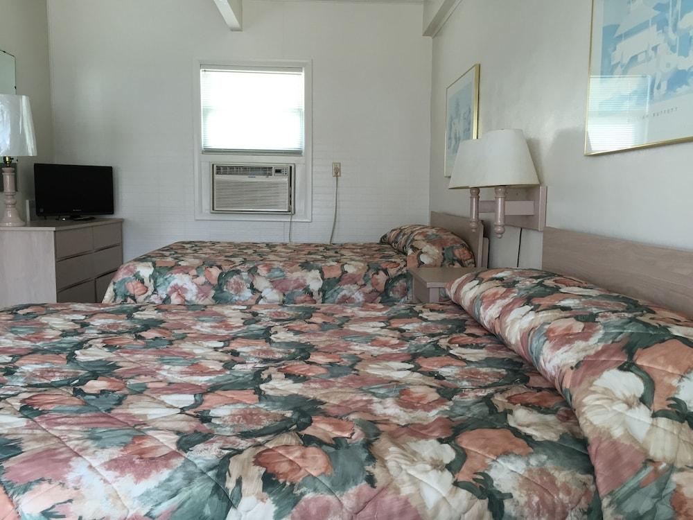 Fish Tales Boardwalk Inn photo 6