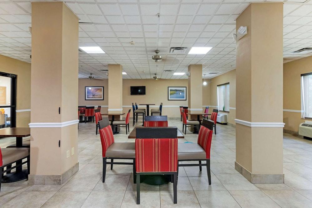 Comfort Suites Savannah North I-95 photo 14