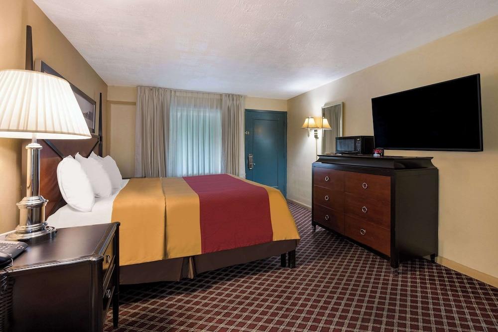 Rodeway Inn photo 23