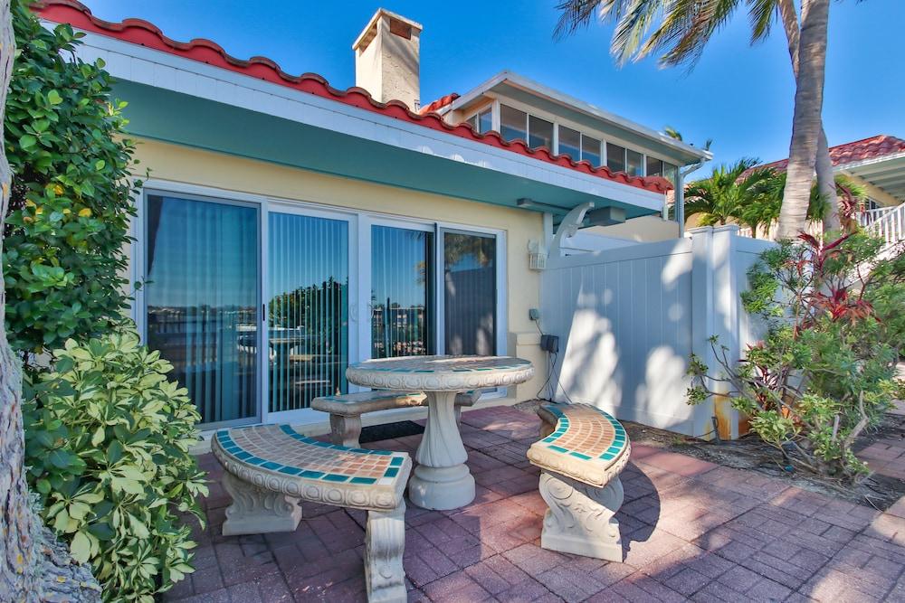 Tortuga Inn Beach Resort photo 82