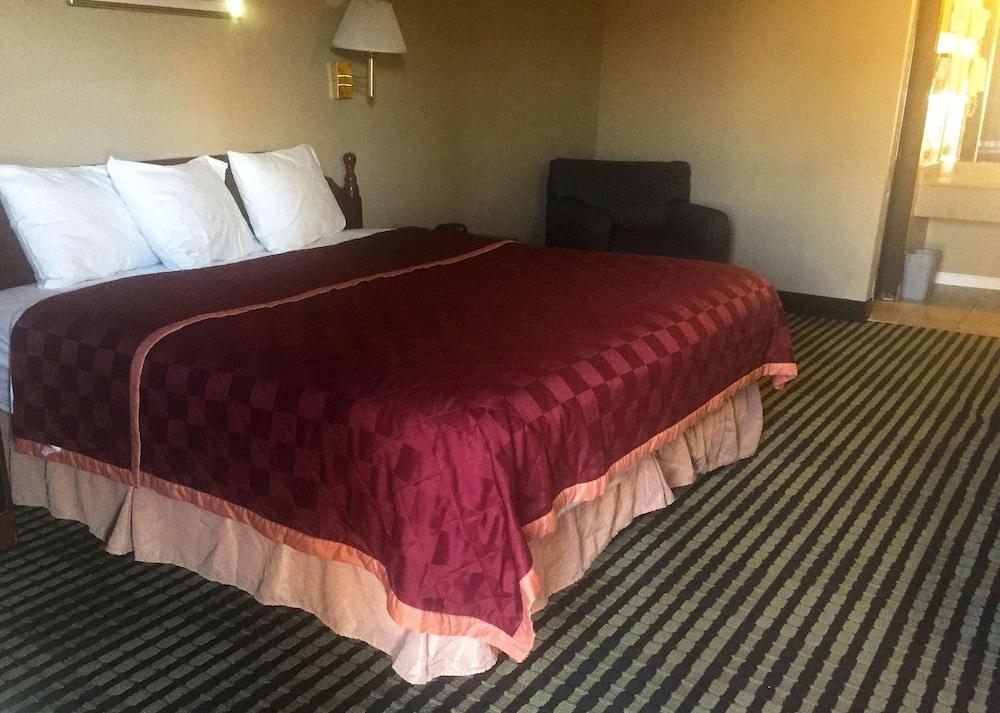 Americas Best Inn - Eureka photo 3