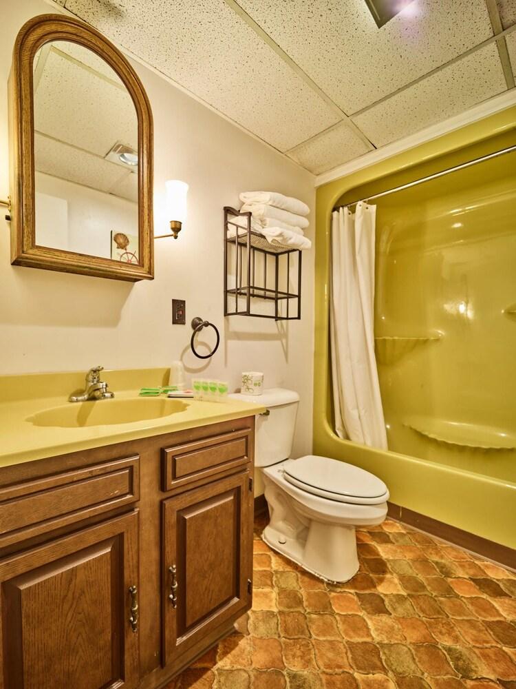 The Hillcrest photo 29