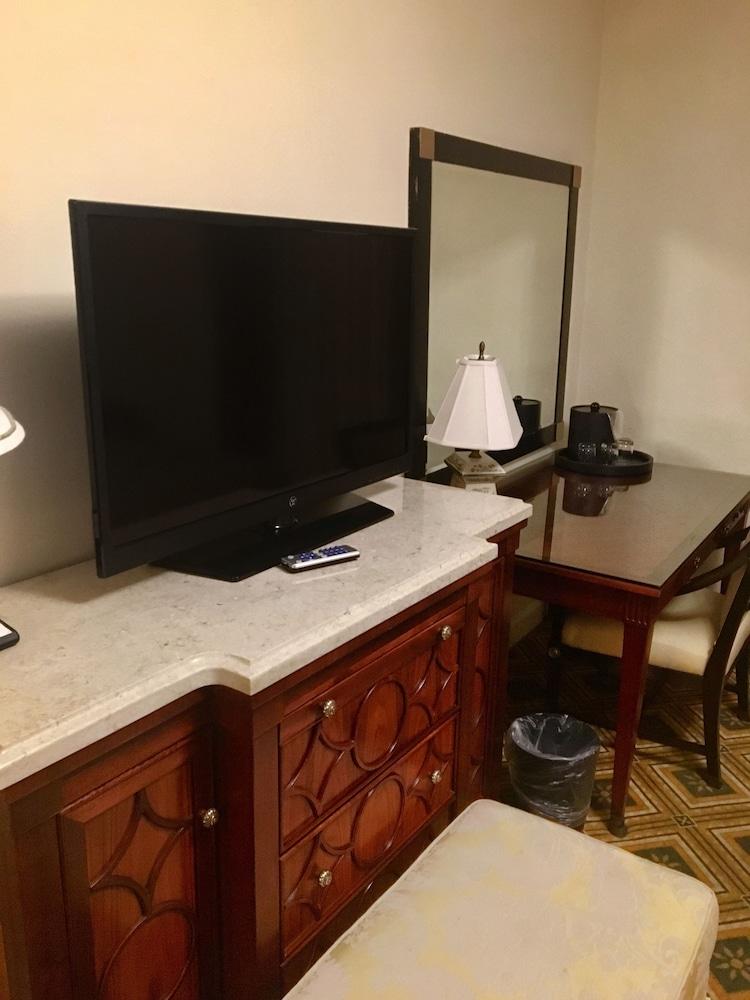 Embassy Hotel photo 36