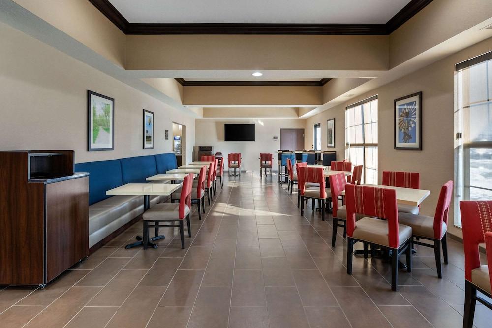 Comfort Inn & Suites Cedar Rapids CID Eastern Iowa Airport photo 50