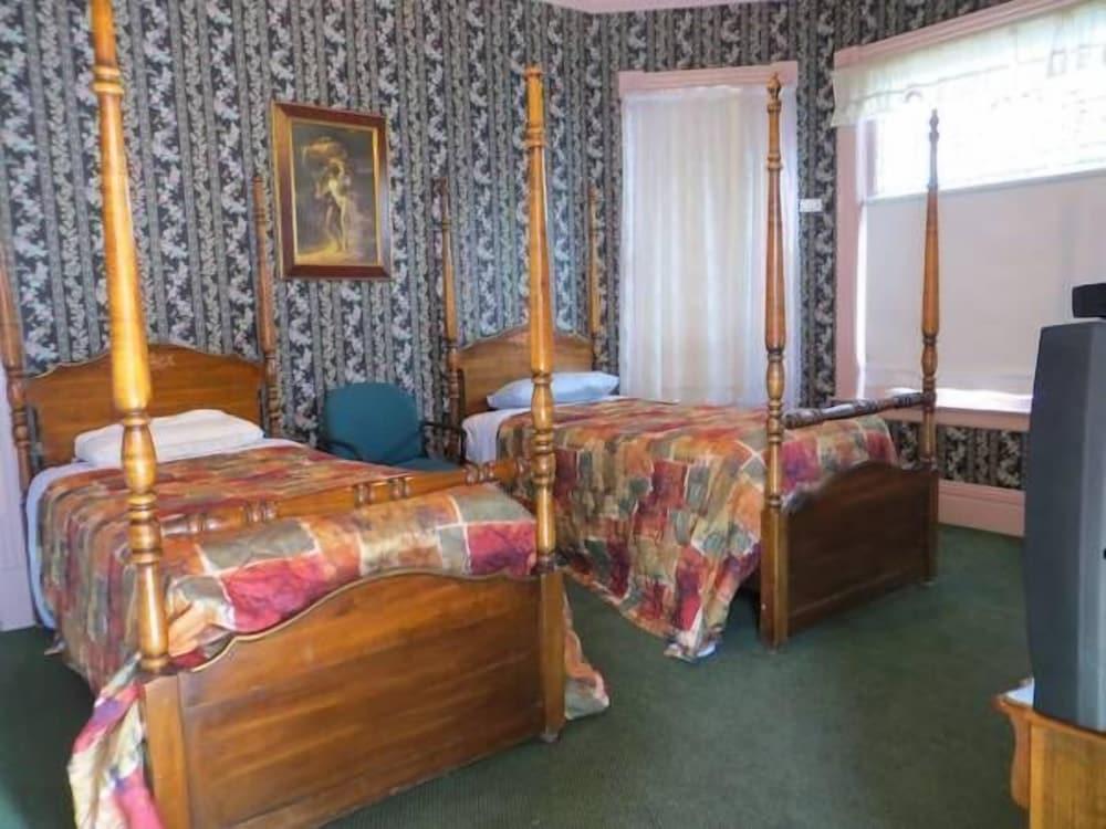 Irwin Street Inn photo 3