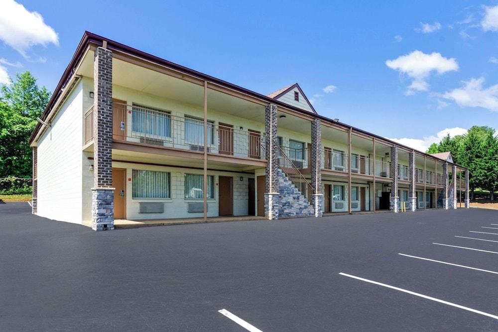 Brentwood Inn & Suites photo 43