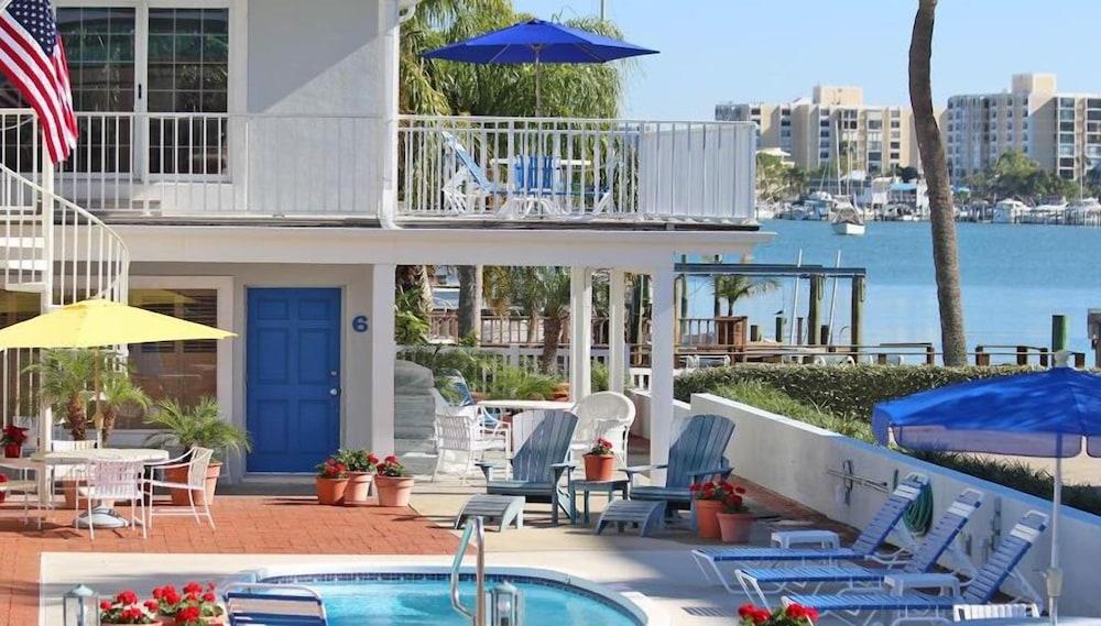 Beachouse Inn & Suites photo 8