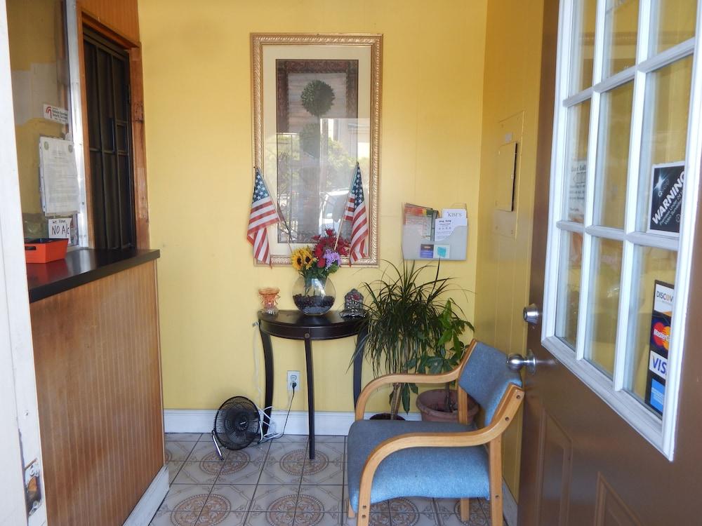 M B Motor Inn photo 2
