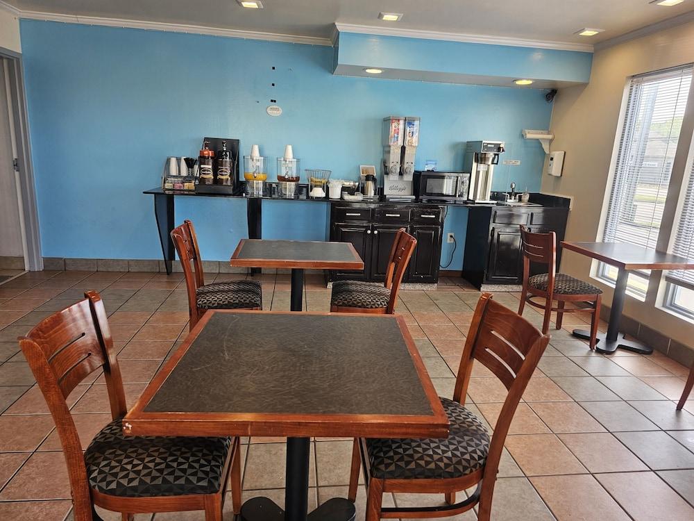 Budgetel Inn & Suites photo 8