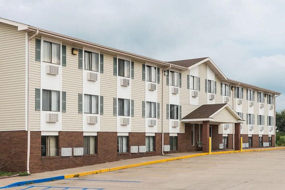 Capital O Amerihost Inn and Suites Kingdom City Hwy 54 MO — hotel in Kingdom City
