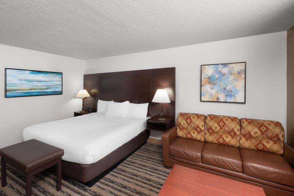Endeavor Inn & Suites, Trademark Collection by Wyndham photo 9