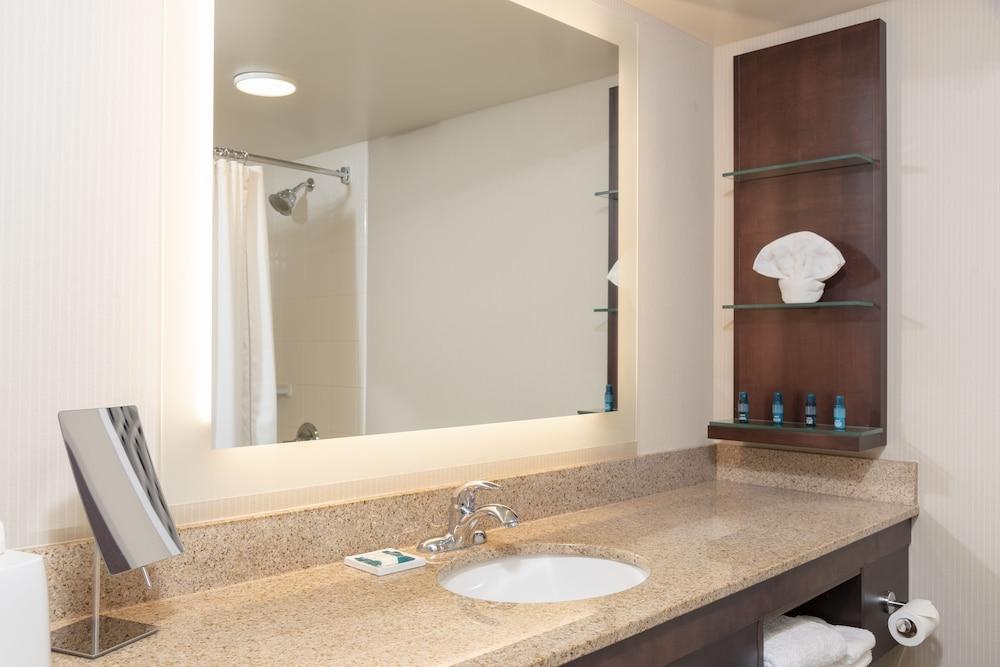 Delta Hotels by Marriott Kalamazoo Conference Center photo 15