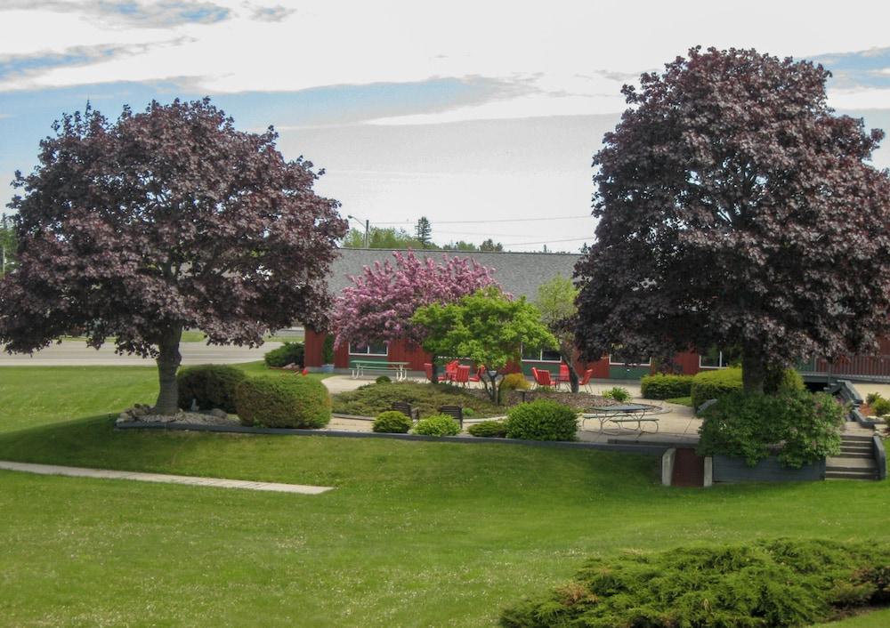 Cedar Hill Lodge photo 37