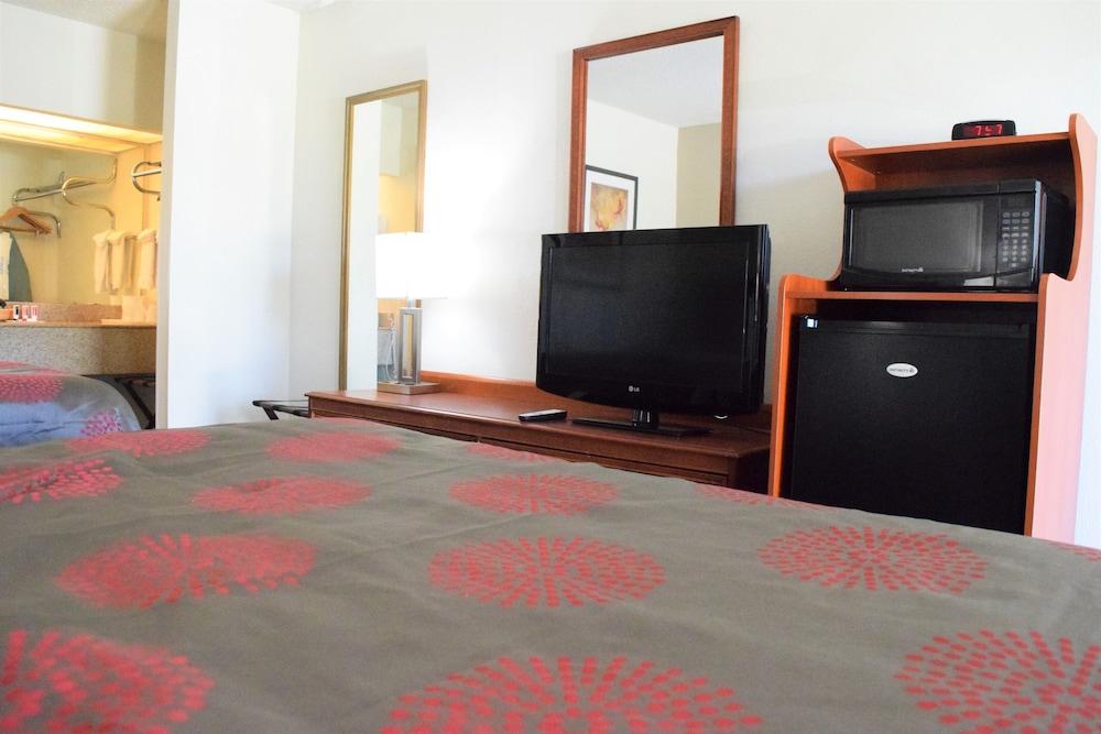 Ramada by Wyndham Savannah Gateway photo 13