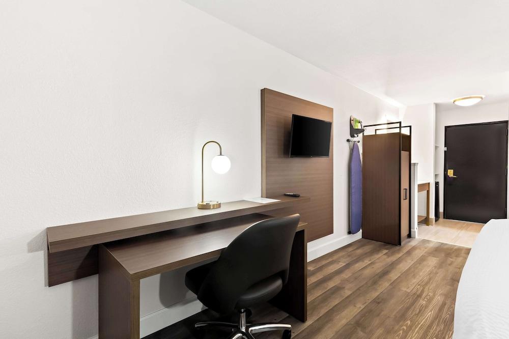 SureStay by Best Western Groves photo 4