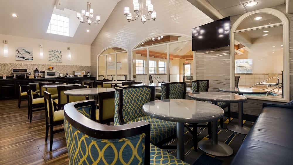Best Western Plus Tulsa Inn & Suites photo 14