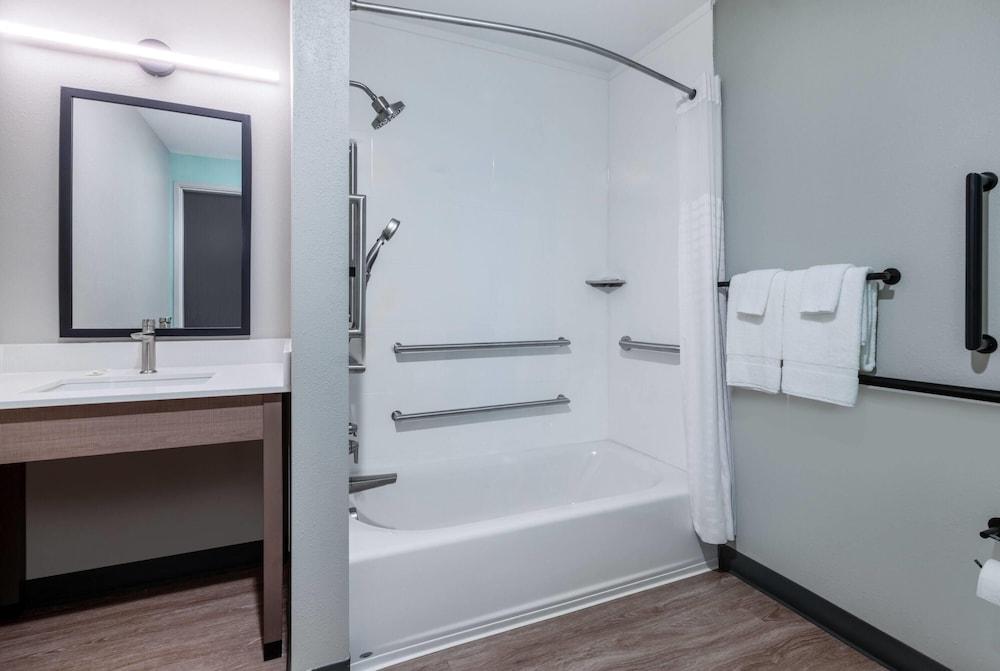 Echo Suites Extended Stay By Wyndham Naples photo 33
