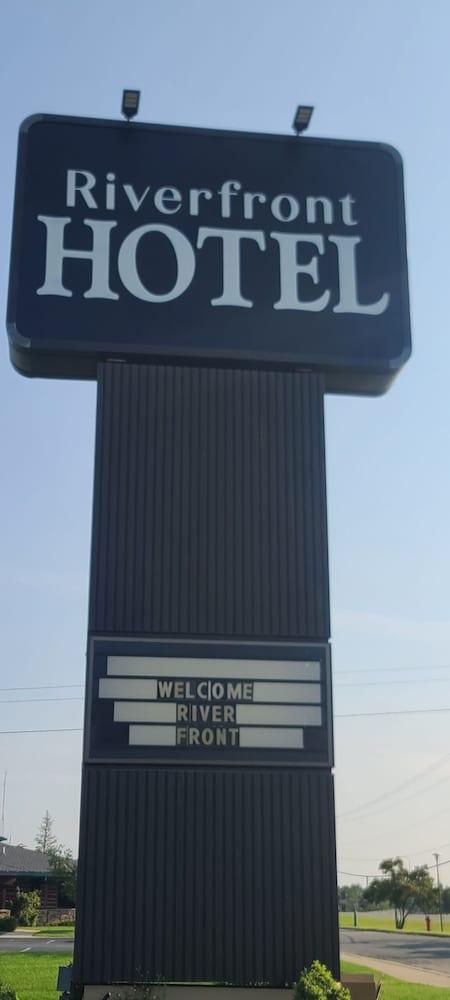 Riverfront Hotel photo 12