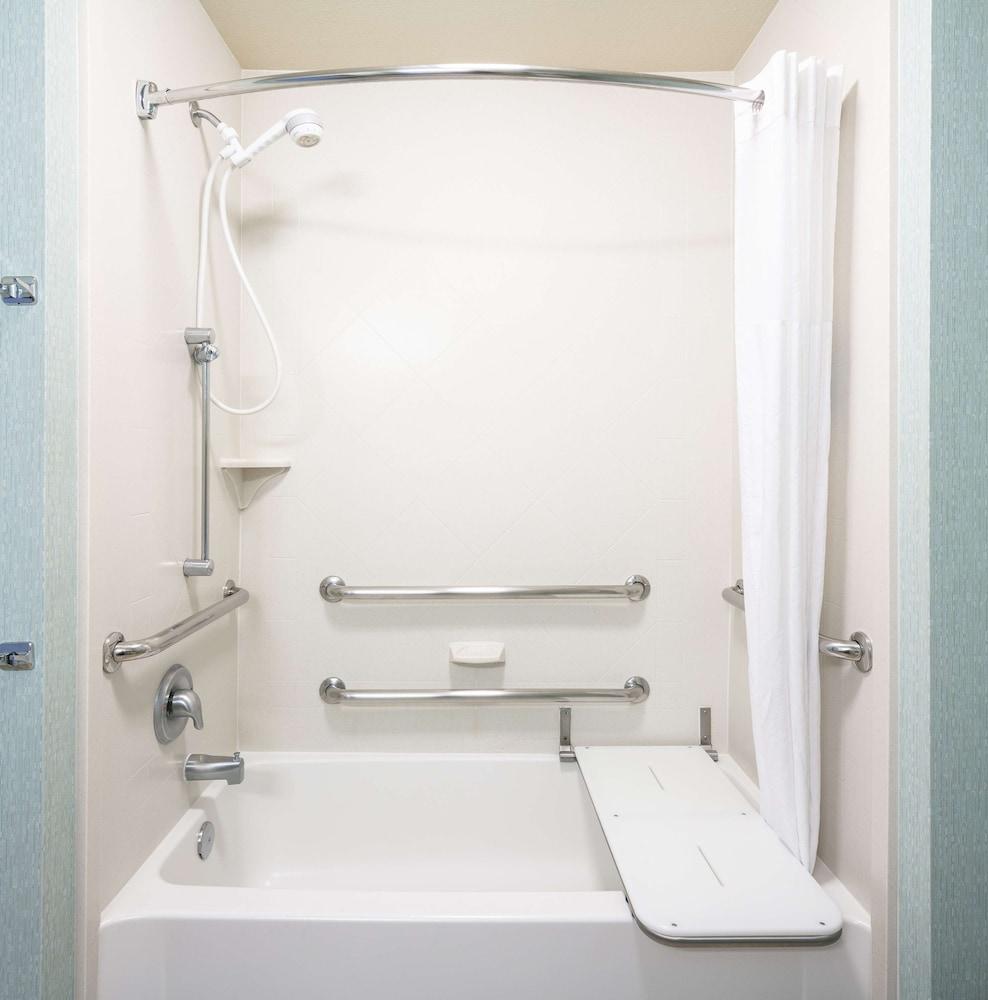 Hampton Inn & Suites Lincoln - Northeast I-80 photo 12