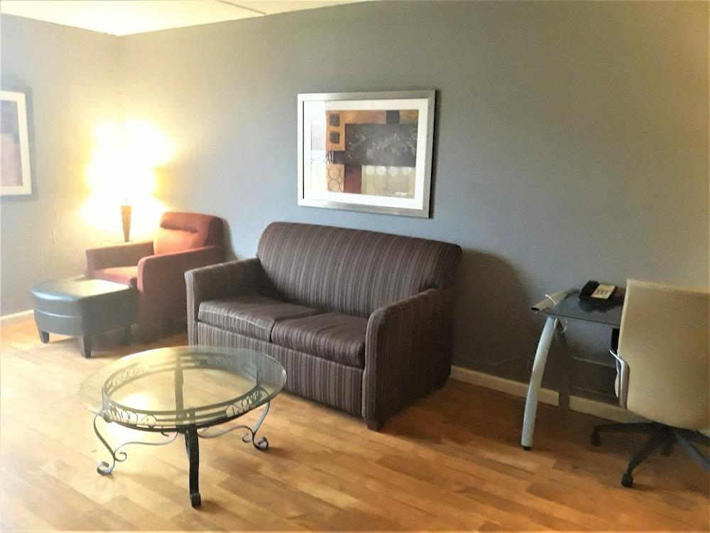 Madison Inn and Suites photo 74