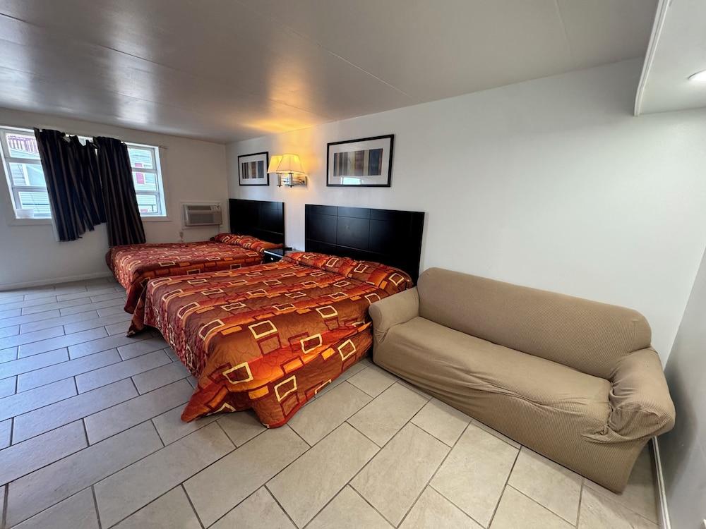 Skyview Manor Motel photo 54