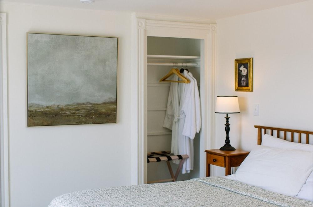 Admirals Quarters Inn photo 56