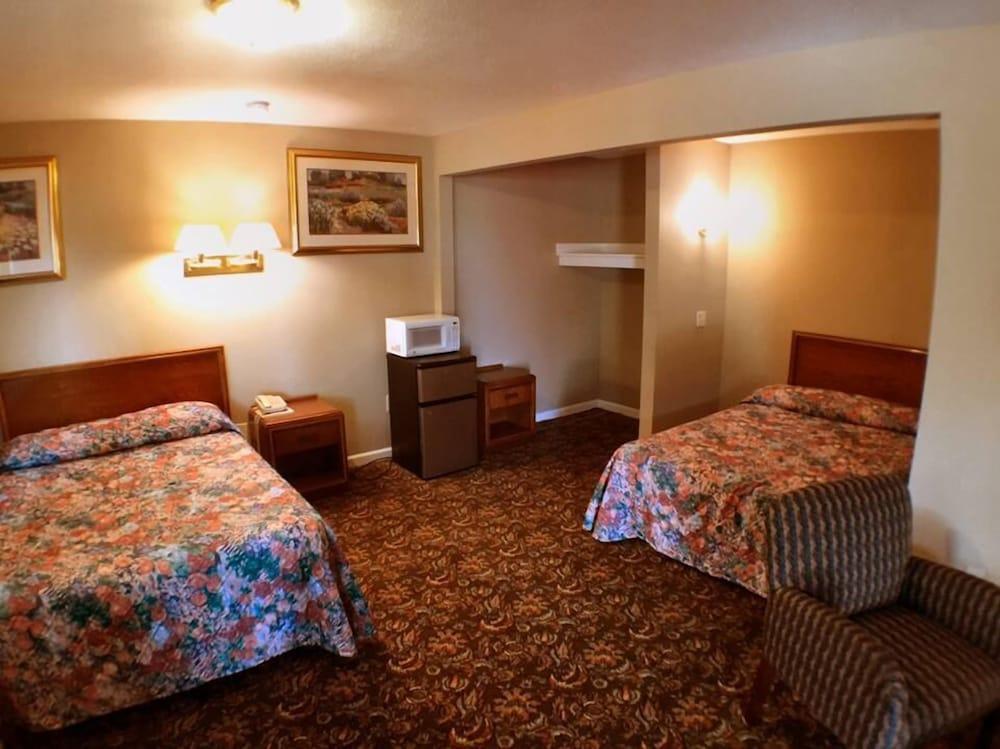 Travelers Inn photo 37