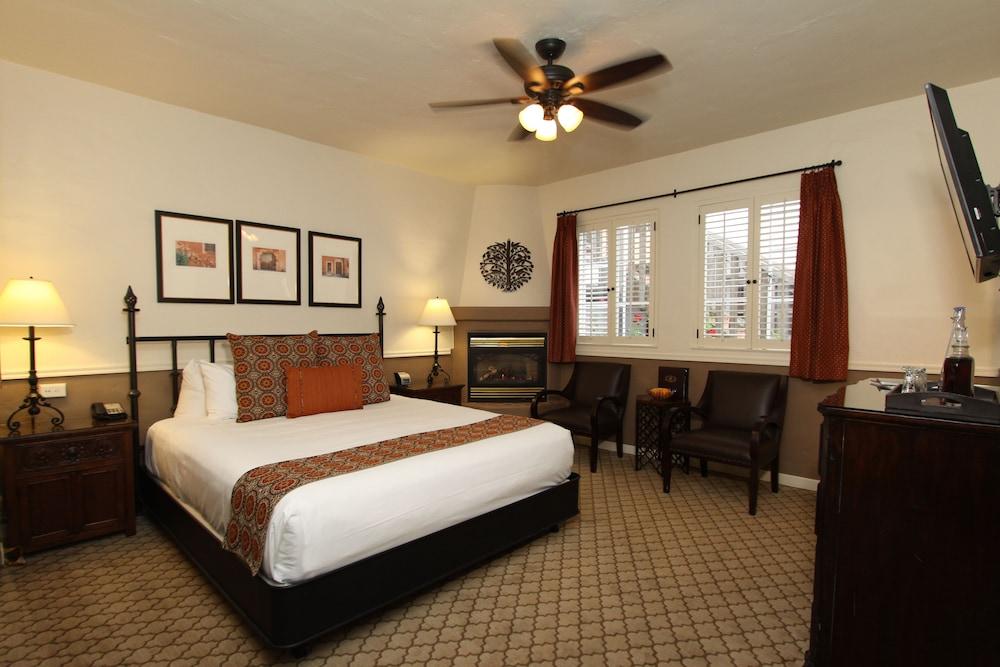 Cypress Inn photo 2