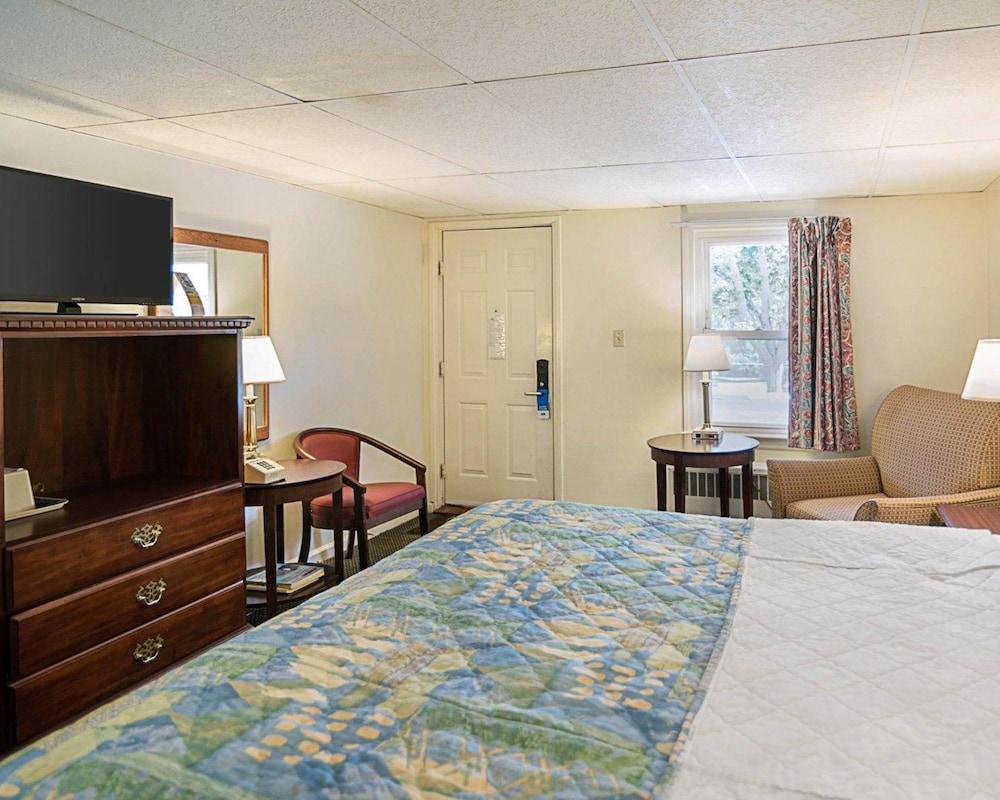 Econo Lodge photo 17