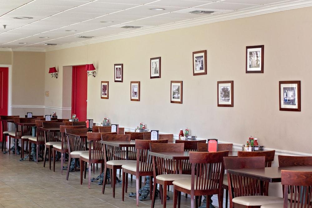 Ramada by Wyndham New Iberia photo 3